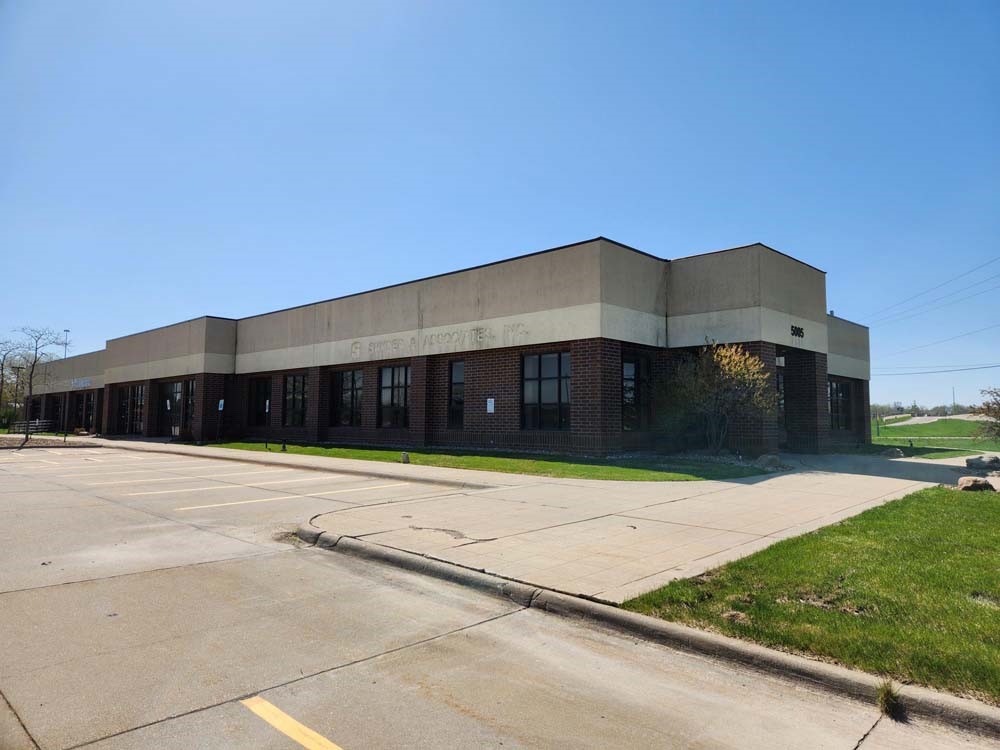 5005 Bowling Street SW Cedar Rapids IA 52404