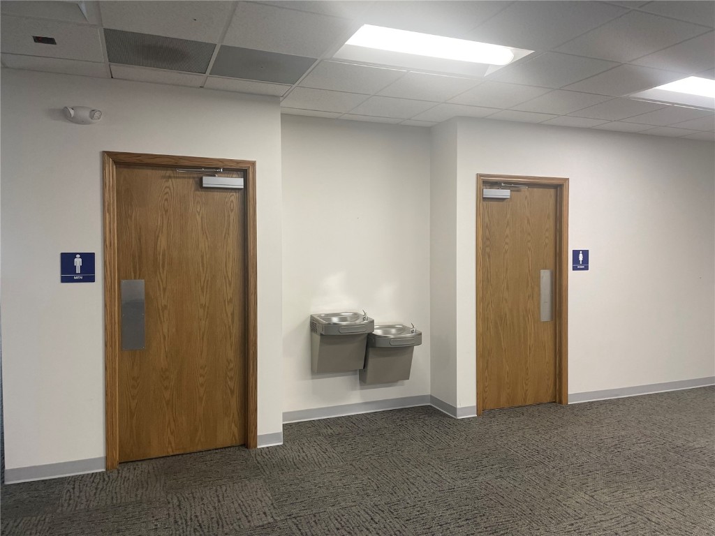810-820 N Compton Drive Hiawatha IA 52233