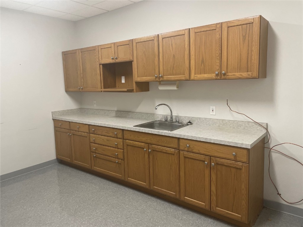 810-820 N Compton Drive Hiawatha IA 52233