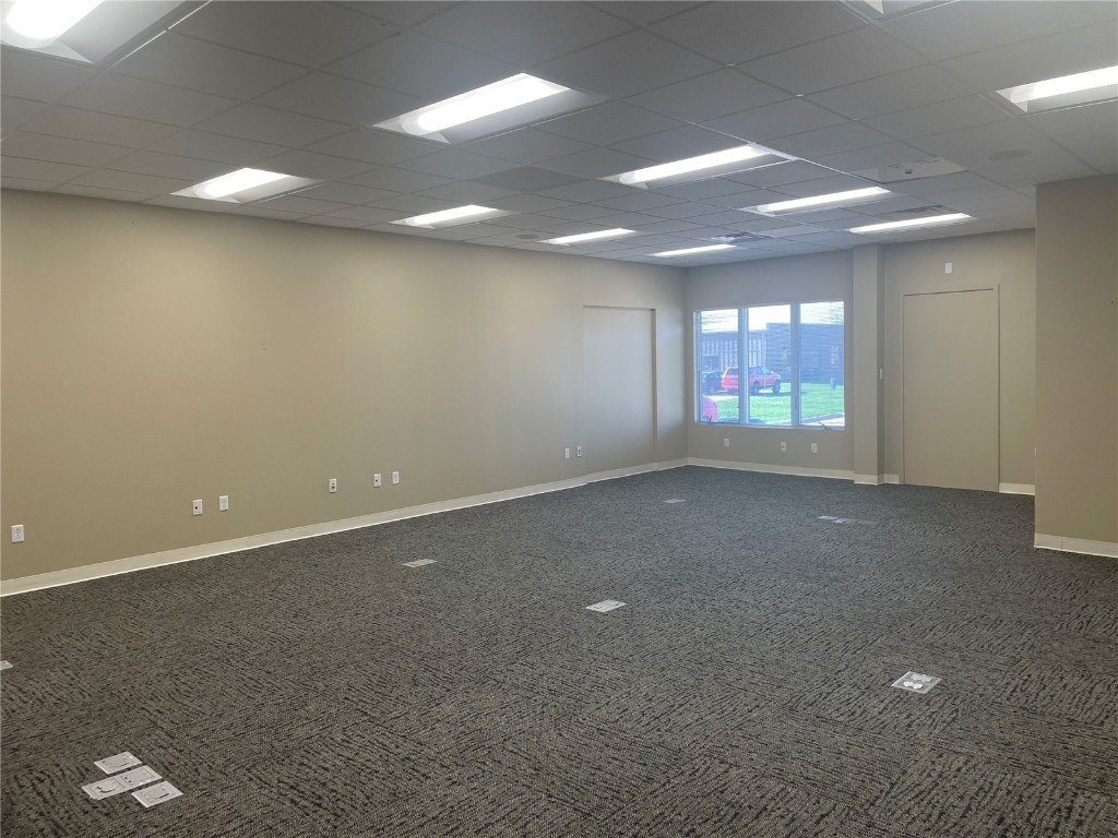 810-820 N Compton Drive Hiawatha IA 52233