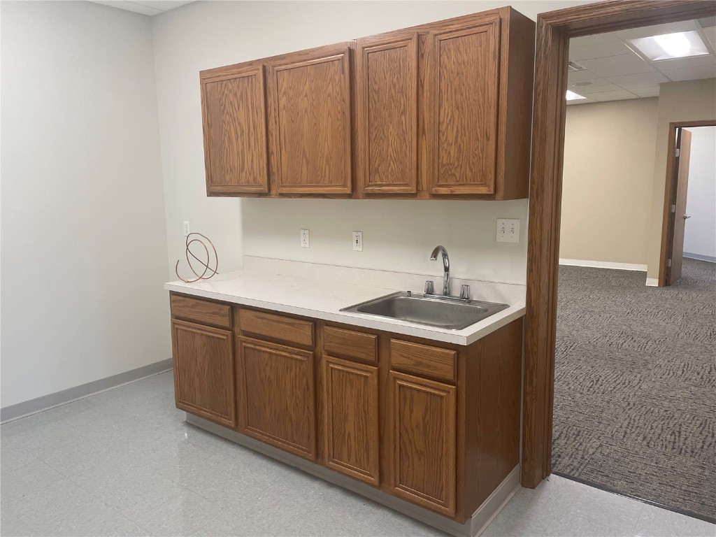 810-820 N Compton Drive Hiawatha IA 52233