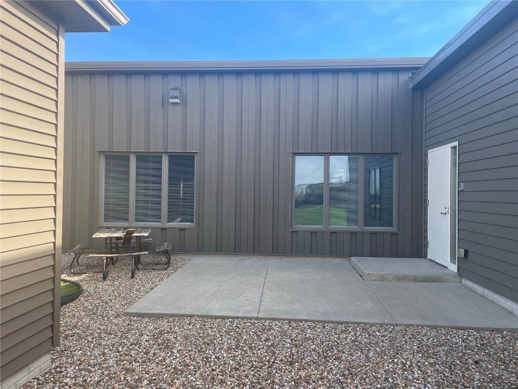 810-820 N Compton Drive Hiawatha IA 52233