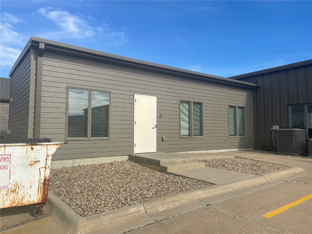 810-820 N Compton Drive Hiawatha IA 52233