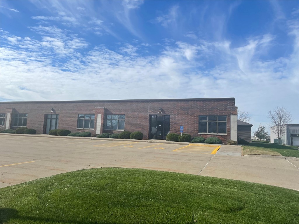 810-820 N Compton Drive Hiawatha IA 52233