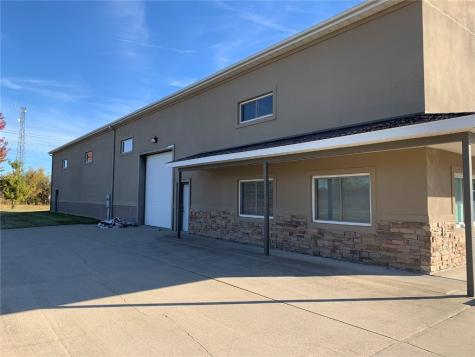2700 Stonegate Court Hiawatha IA 52233