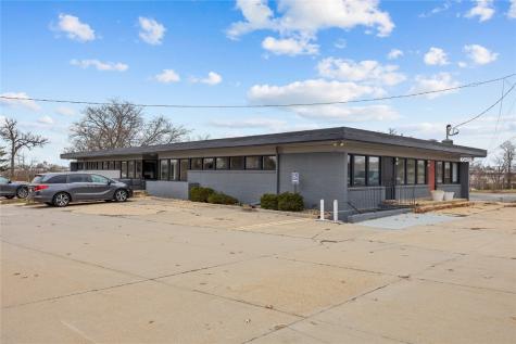 4245 1st Avenue SE Cedar Rapids IA 52402
