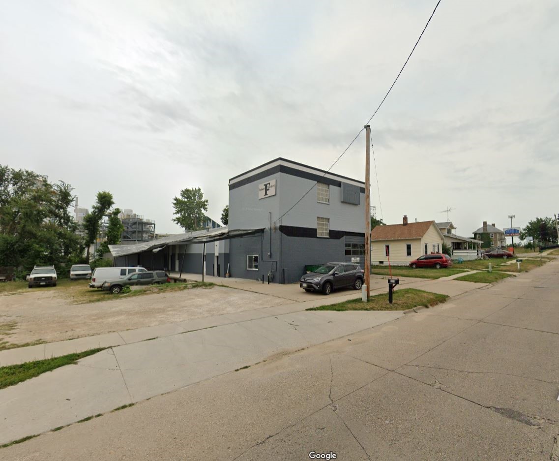 931/945 Rockford Road SW Cedar Rapids IA 52404