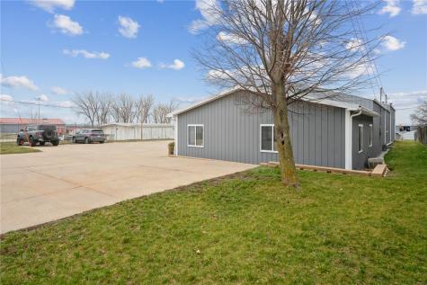 1620 West Post Road SW Cedar Rapids IA 52404