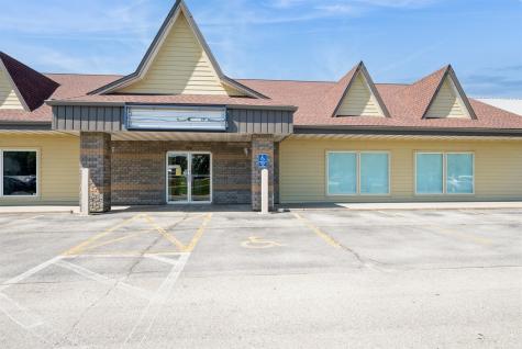 754 N Center Point Road Hiawatha IA 52233
