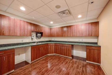 754 N Center Point Road Hiawatha IA 52233