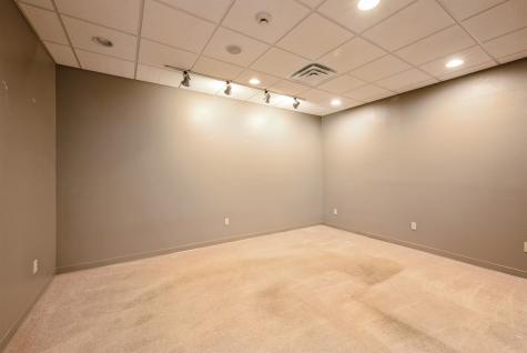 754 N Center Point Road Hiawatha IA 52233