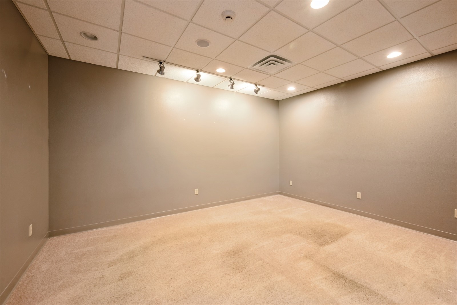 754 N Center Point Road Hiawatha IA 52233