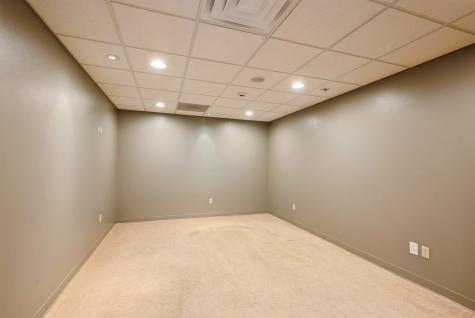 754 N Center Point Road Hiawatha IA 52233