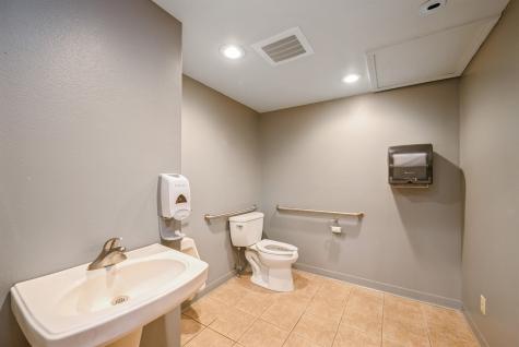 754 N Center Point Road Hiawatha IA 52233