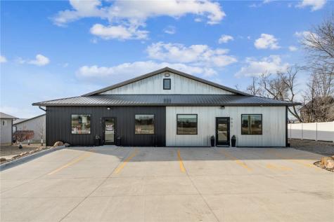 3230 N Center Point Road Robins IA 52328