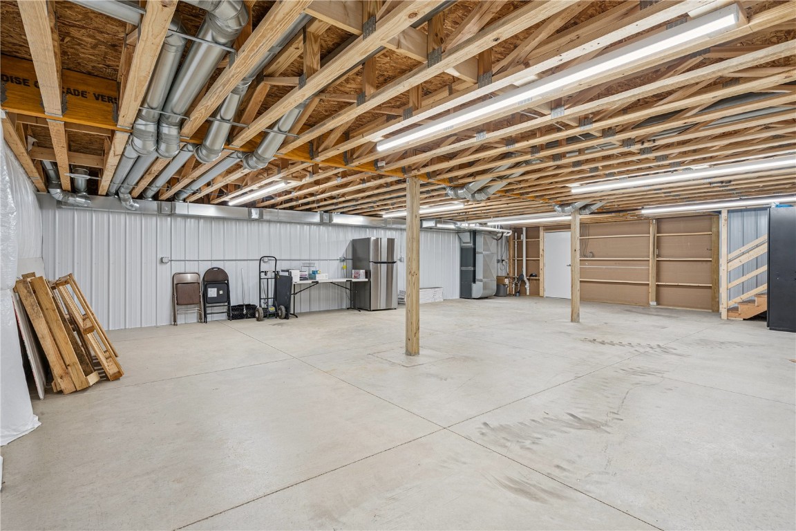 3230 N Center Point Road Robins IA 52328