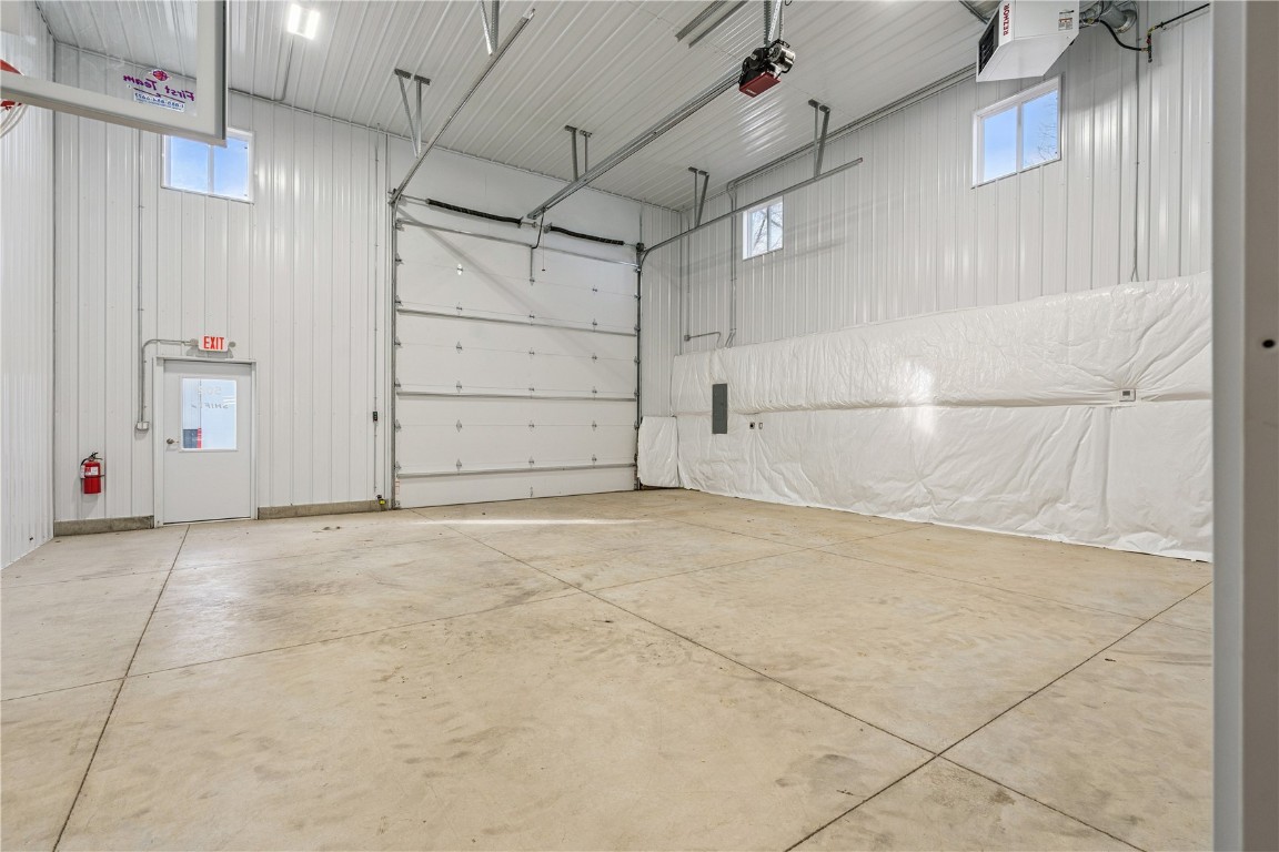 3230 N Center Point Road Robins IA 52328