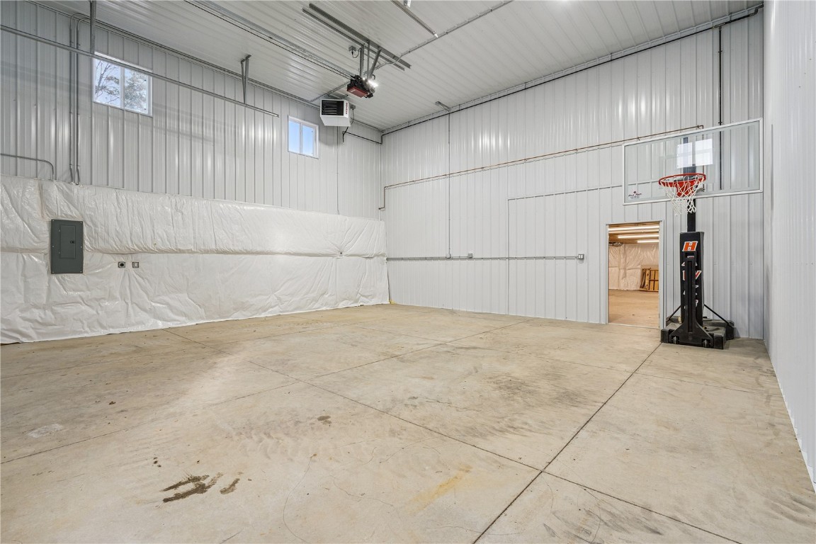 3230 N Center Point Road Robins IA 52328