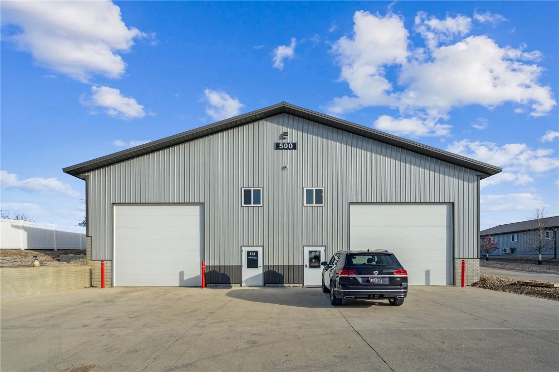 3230 N Center Point Road Robins IA 52328