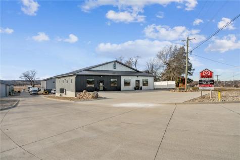 3230 N Center Point Road Robins IA 52328