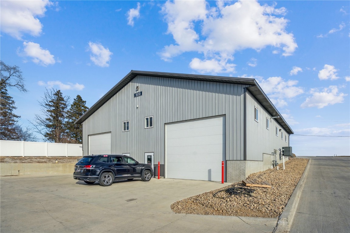 3230 N Center Point Road Robins IA 52328