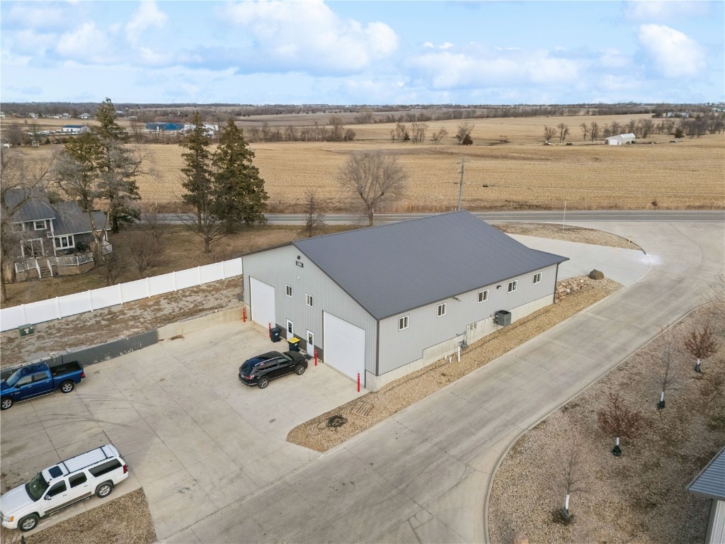 3230 N Center Point Road Robins IA 52328