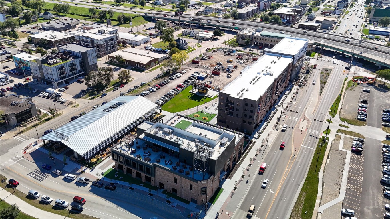 275 1st Avenue SW Cedar Rapids IA 52404