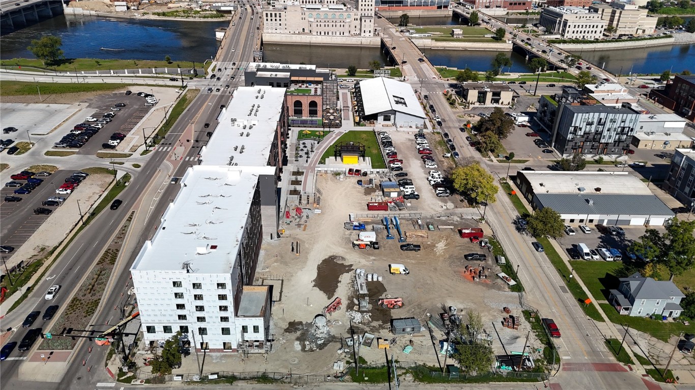 275 1st Avenue SW Cedar Rapids IA 52404