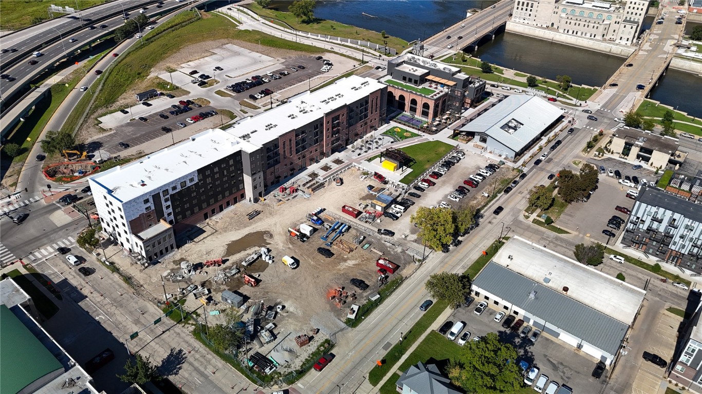 275 1st Avenue SW Cedar Rapids IA 52404