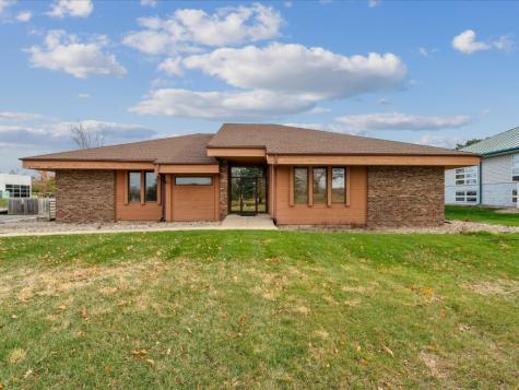 3900 River Ridge Dr NE A & B Cedar Rapids IA 52402