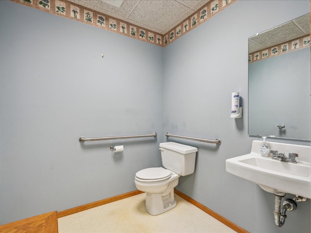 3900 River Ridge Dr NE A & B Cedar Rapids IA 52402