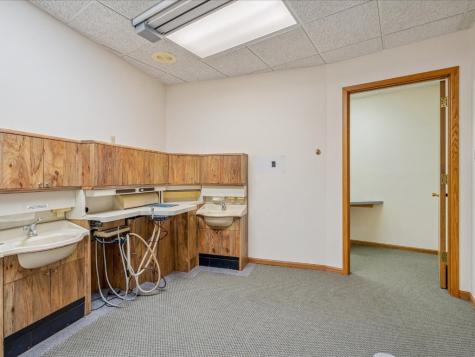3900 River Ridge Dr NE A & B Cedar Rapids IA 52402