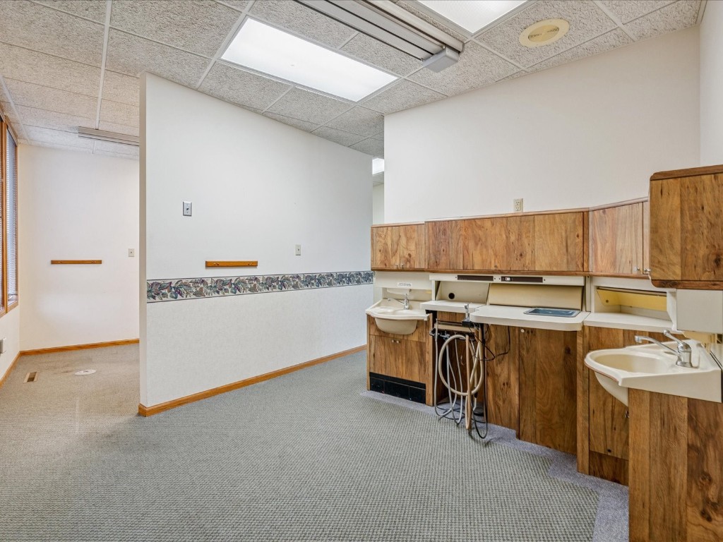 3900 River Ridge Dr NE A & B Cedar Rapids IA 52402