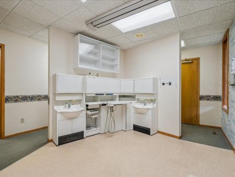 3900 River Ridge Dr NE A & B Cedar Rapids IA 52402
