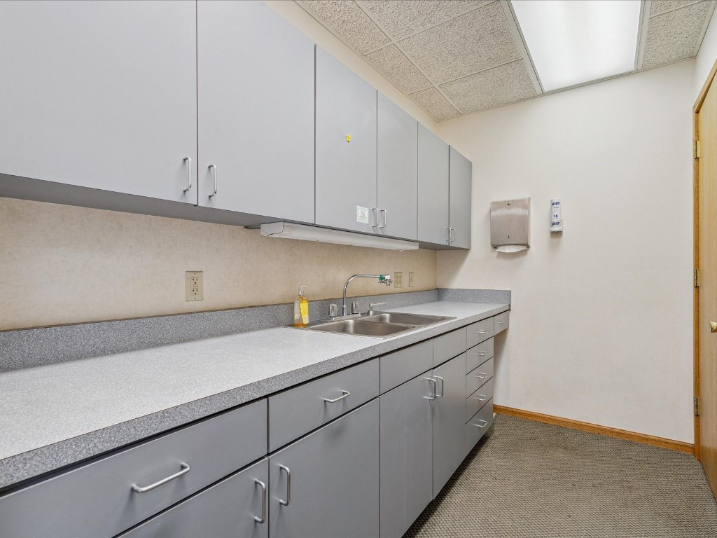 3900 River Ridge Dr NE A & B Cedar Rapids IA 52402