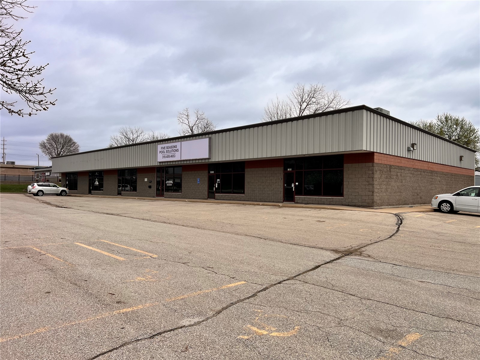 5313 N Park Place NE Cedar Rapids IA 52402