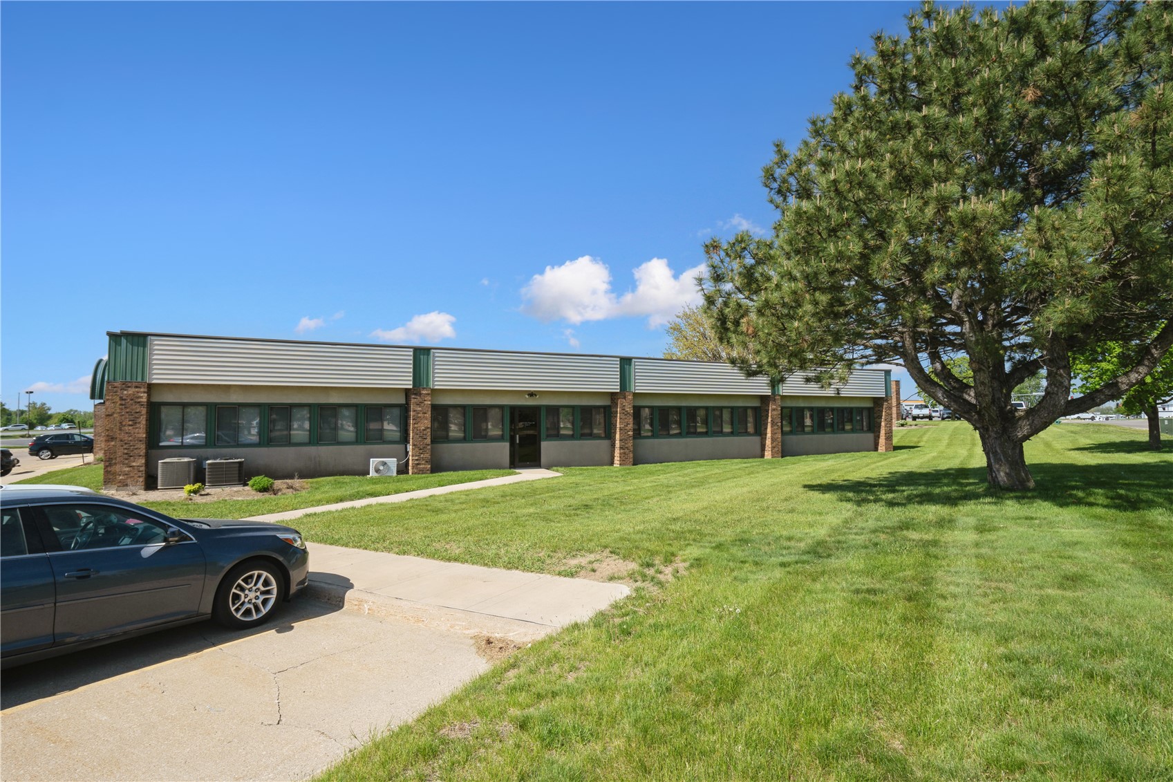 1241 Park Place NE Cedar Rapids IA 52402