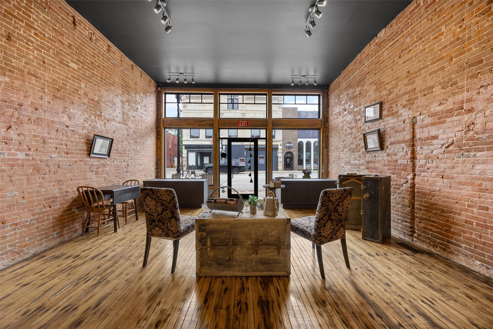 106 E Main Street Anamosa IA 52205
