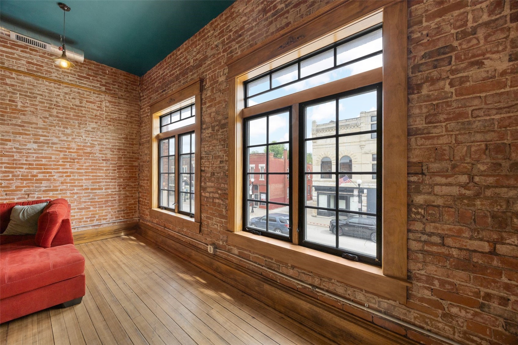 106 E Main Street Anamosa IA 52205