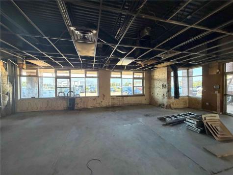 1061 N Center Point Road Hiawatha IA 52233