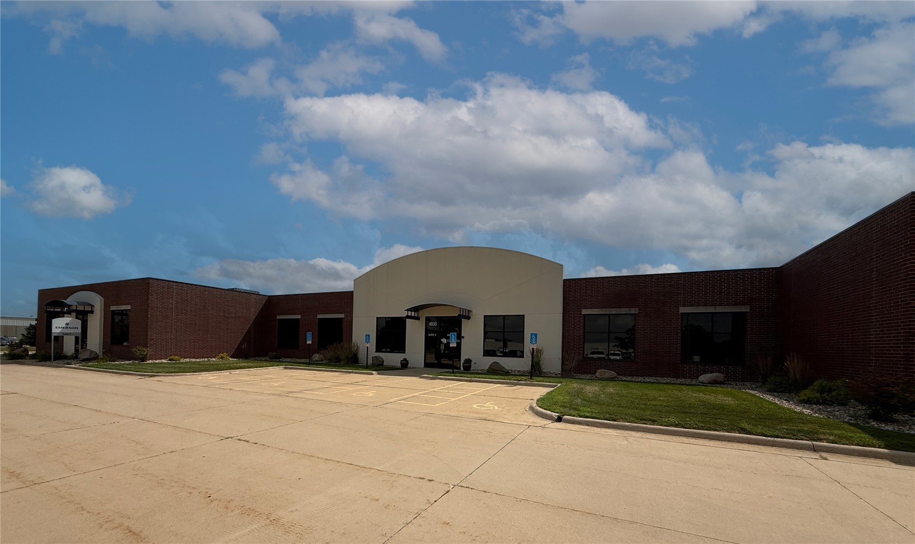4935 Bowling Street SW Cedar Rapids IA 52404