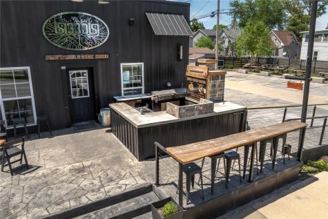 812 Ellis Boulevard NW Cedar Rapids IA 52405