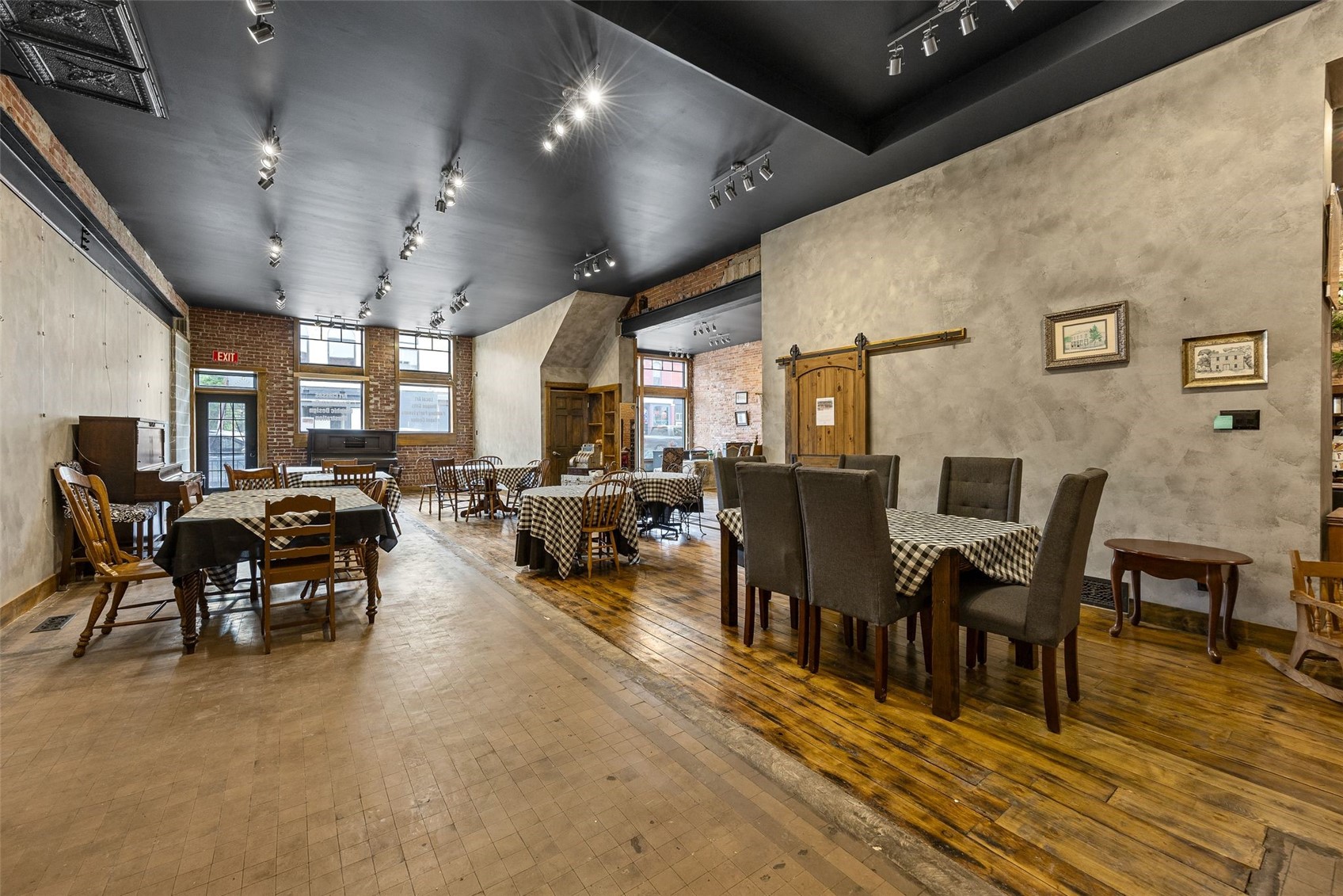 106 E Main Street Anamosa IA 52205