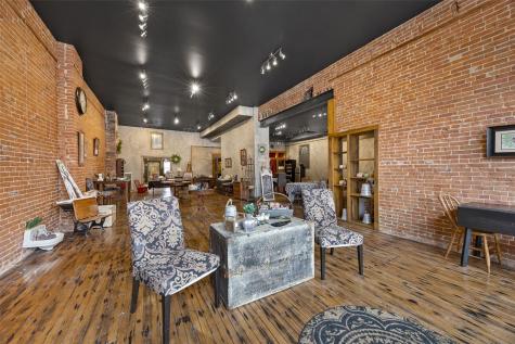 106 E Main Street Anamosa IA 52205