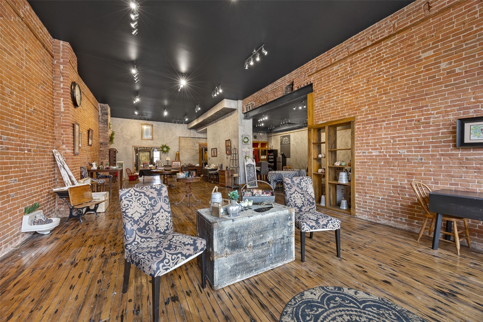 106 E Main Street Anamosa IA 52205
