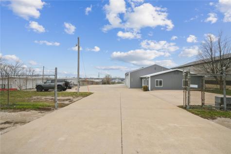 1620 West Post Road SW Cedar Rapids IA 52404