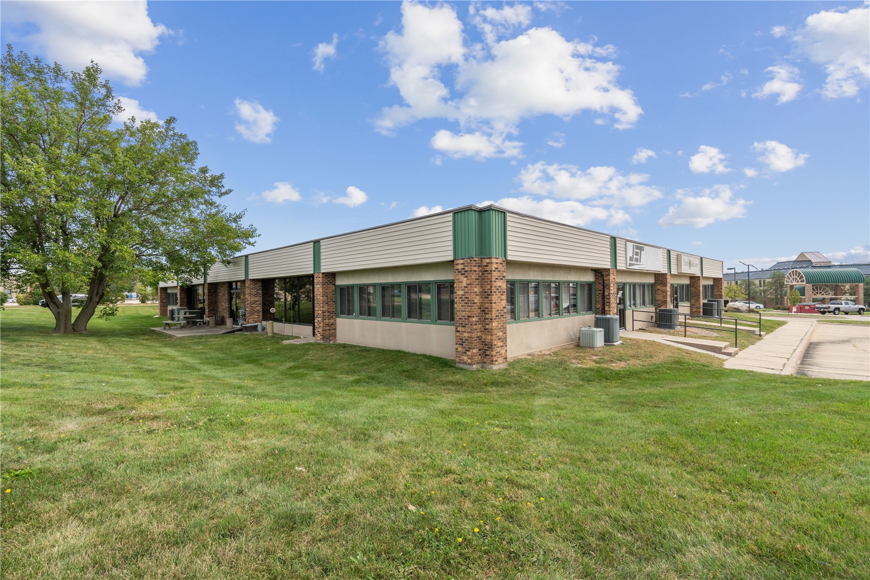 1241 Park Place NE Cedar Rapids IA 52402
