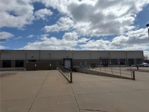 1450 N Center Point Road Hiawatha IA 52233