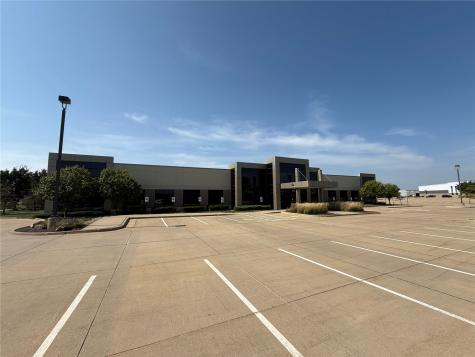 1450 N Center Point Road Hiawatha IA 52233