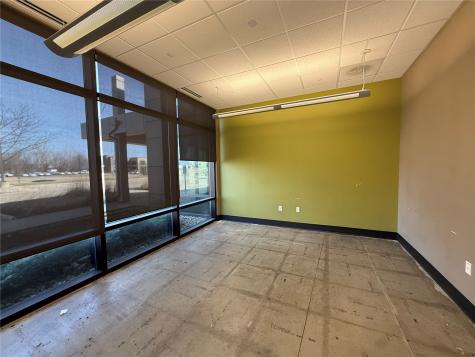 1450 N Center Point Road Hiawatha IA 52233
